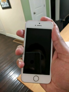 Unlocked Rose Gold iPhone SE 16 GB