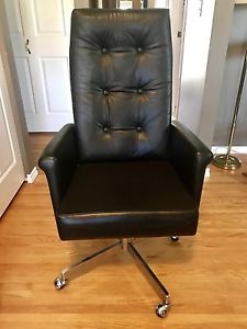 Vintage High Back Leather Office Chair 9/10 heavy Canada