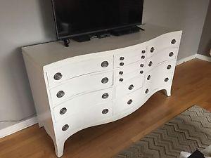 Wanted: White dresser/tv stand / hutch