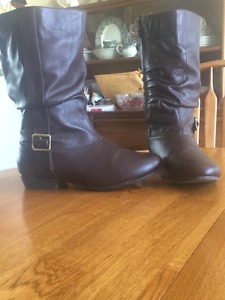 Wide brown leather boots size 7