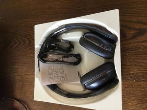 Wireless Samsung headphones