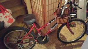 Woman's Bike like New Condition rode 2x EVER! Great Deal!