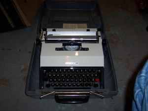Working Underwood 450 typewriter