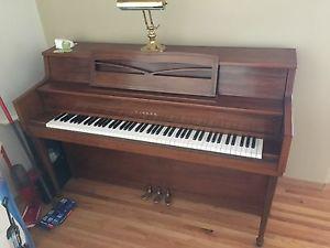 YAMAHA PIANO