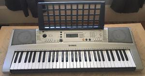 Yamaha PSR-E313 keyboard with weighted foot pedal