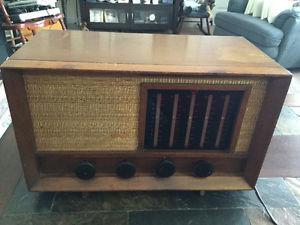 Antique pye radio multi band in working condition