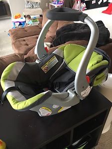 Baby Trends Infant Car Seat W/Base