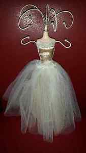 Ballerina jewellery hanger/ Ballerina musical dancer