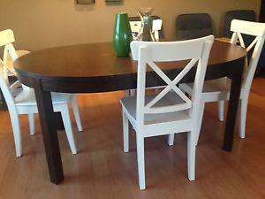 Bjursta dining table round and ingolf chairs