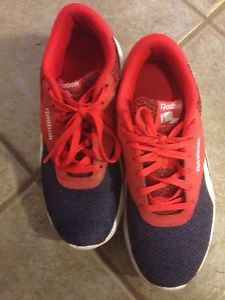 Boys size 5 reebok sneakers