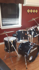 Complete drum set with stool