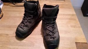 Garmont women's hiking boot (size 7.5)