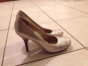 Gold Spring heels super comfortable perfect condition size 8