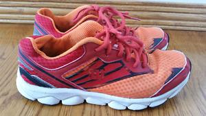 Men Wilson running shoes size 9. Light and breathable.