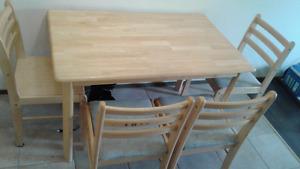 Moving sale!! Dining table and four chair 60$