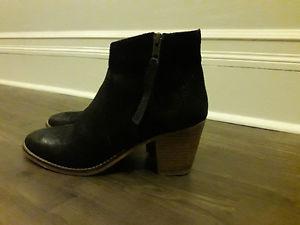 New Leather UO Ankle Boots Black