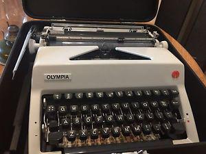 Olympia Deluxe Typewriter with Hard case