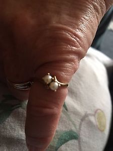 10 kt Real Gold & Real Pearls Ring