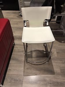 2 leather chrome bar stools