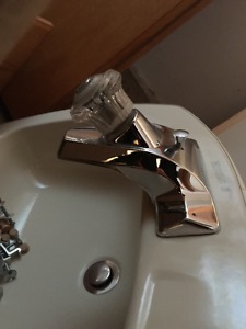 2 round sinks with faucets