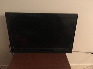 32" LCD HD TV with wall mount