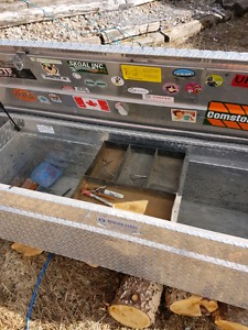 Aluminum tool box for tuck