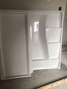 Bathtub wall