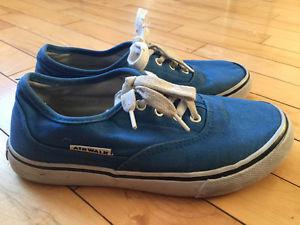 Boys Youth Size 3 Air Walk Canvas Shoes