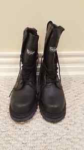 Brand New Gore-Tex Boots - Size 6