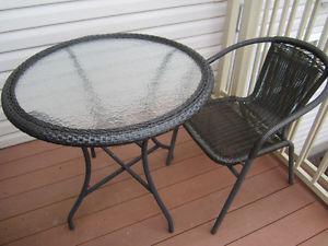 Brown wicker 30" round table