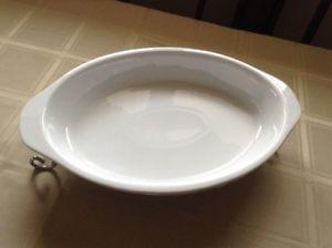 CERAMIC OVAL DISH WITH STAND