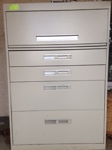 File cabinet with 5 drawers