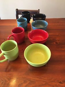 Four bowls four mugs set