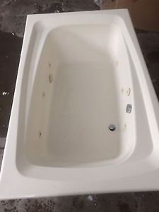 Jacuzzi/ whirlpool tub