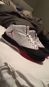 Jordan court vision 99's size 9.5