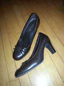 Ladies brown shoes Sz 7