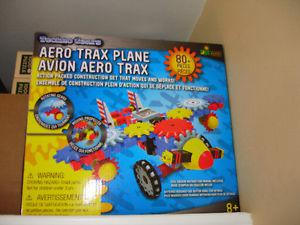 NEW AERO TRAX PLANE BUILDING SET THAT MOVES AND WORKS,