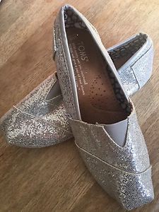 NEW Sparkly silver TOMS
