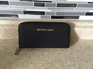 New MK Michael Kors Zip Wallet
