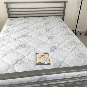 New queen bed and mattress