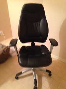 Office chair in great working condition!