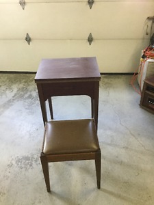 Singer SewingTable/ Bench