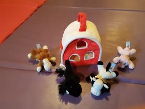 Unipak - barn with 4 little plush animals
