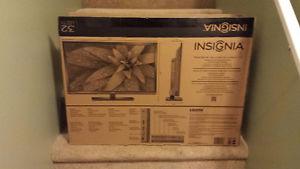 32in INSIGNIA TV w/ an HDMI Cord - Brand New - Only Used