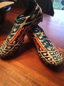 Adidas Messi cleats men's size 6.5