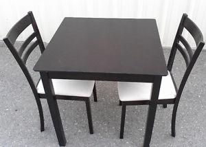 Apt Sized Kitchen Table & Chairs