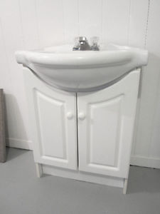 Bathroom 24" wide Belly Vanity, sink + tap / Faucet
