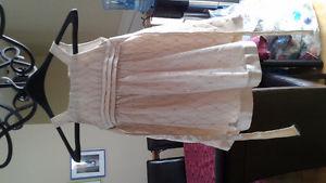 Beautiful dress size 4T new condition