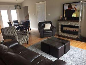 Coffee table / leather sofa & chairs