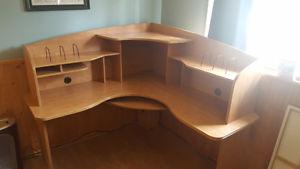 Corner L-shaped desk and hutch. (hardly used)